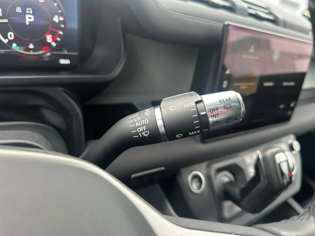 Land Rover Defender 110 D250 Dynamic SE