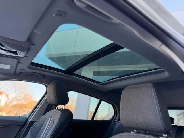 BMW 118 118i Sedan Sport Line