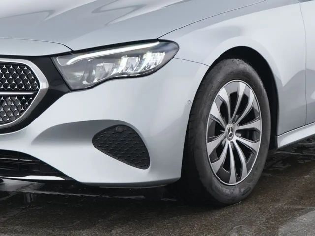 Mercedes-Benz E 220 AVANTGARDE E 220 d Sedan