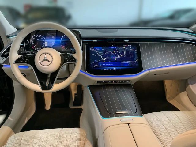 Mercedes-Benz E 200 4MATIC EXCLUSIVE Sedan