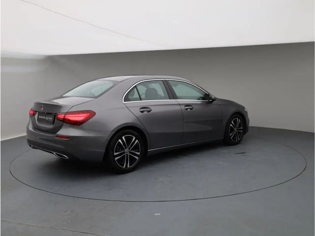 Mercedes-Benz A 200 A 200 d