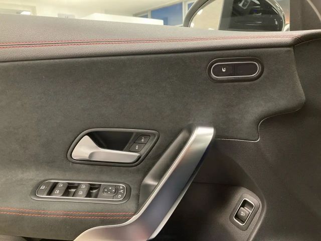 Mercedes-Benz CLA 200 AMG Line