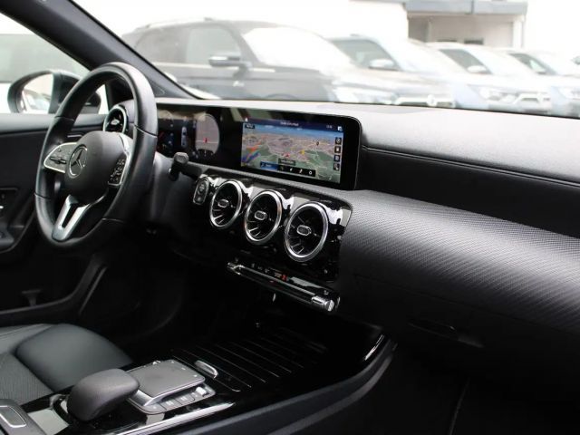 Mercedes-Benz A 200 A 200 d