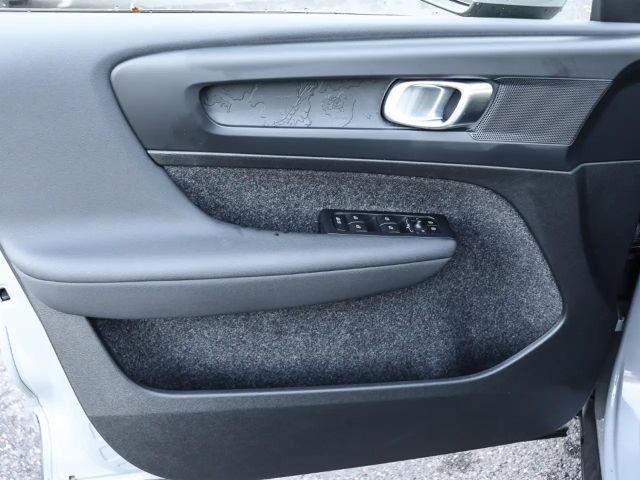 Volvo XC40 Essential 2WD Digitales Cockpit Soundsystem LED Sp