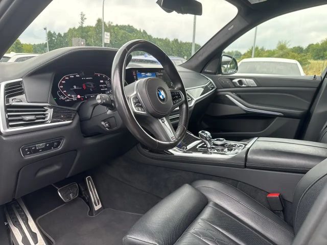 BMW X7 M50i