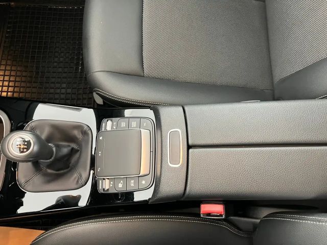 Mercedes-Benz B 180 B 180 d Sedan