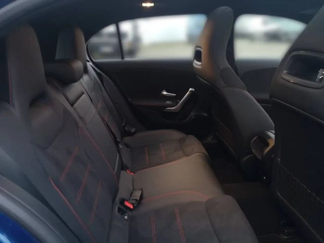 Mercedes-Benz A 220 A 220 d AMG Line