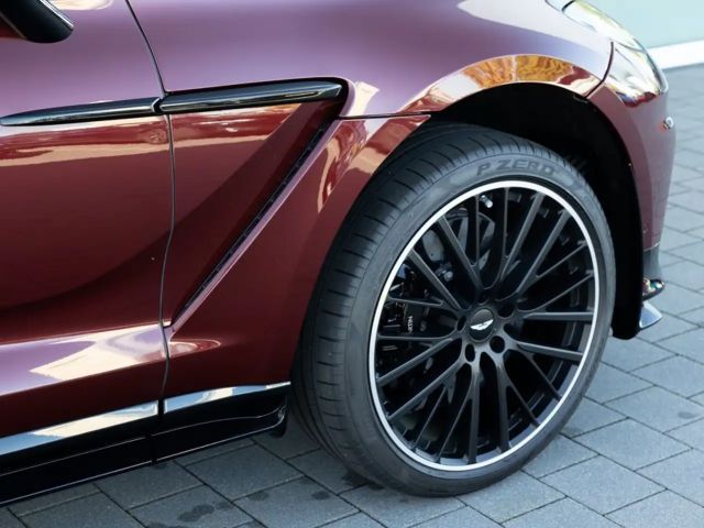 Aston Martin DBX 707