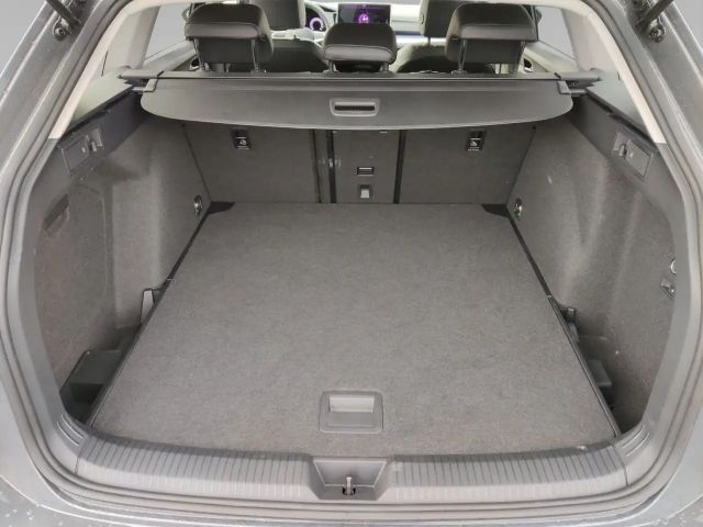 Volkswagen Golf 1.5 eTSI DSG Golf VIII Variant