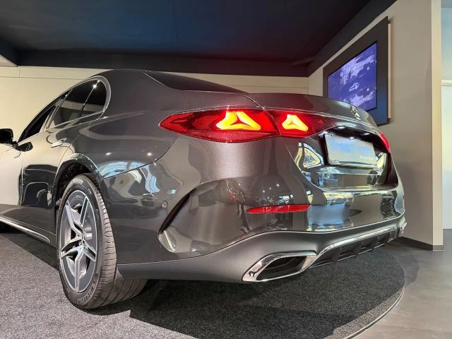 Mercedes-Benz E 220 AMG Line E 220 d Sedan