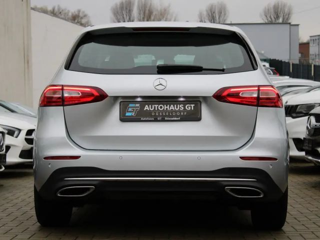 Mercedes-Benz B 180 Sedan