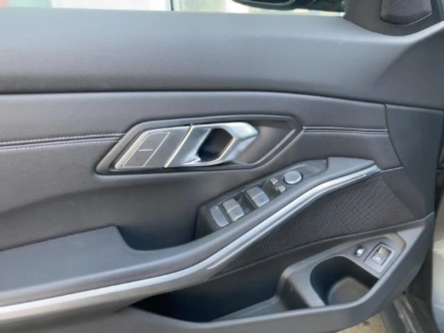 BMW 330 330e M-Sport Touring xDrive