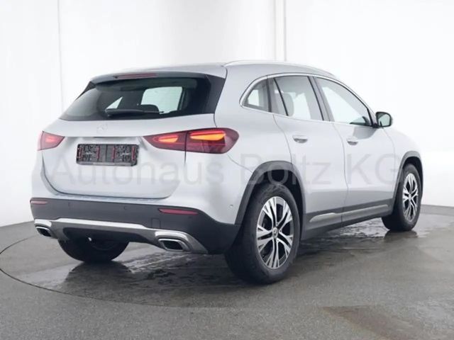 Mercedes-Benz GLA 200 Progressive