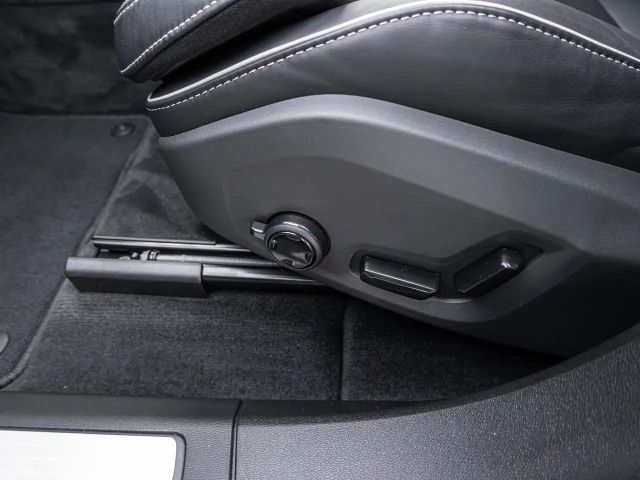 Volvo XC60 AWD Dark Plus T6