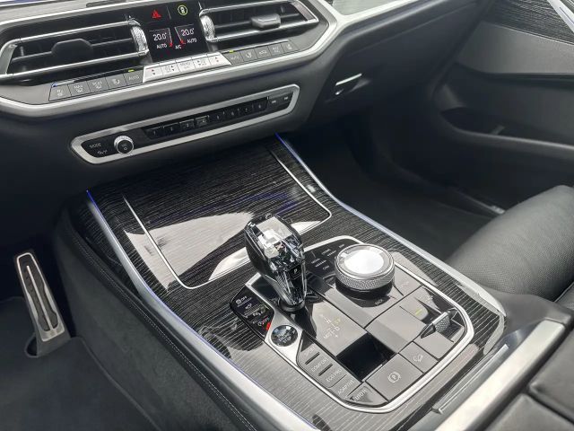 BMW X7 M50i