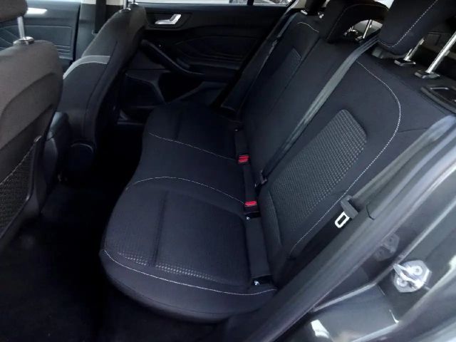 Ford Focus Cool & Connect