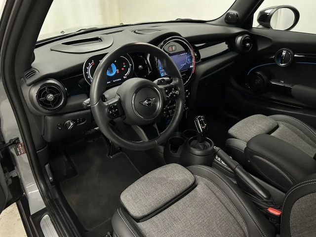 MINI Cooper S Cabrio Cooper S Cabrio Classic Trim Drivingass. Parkass.