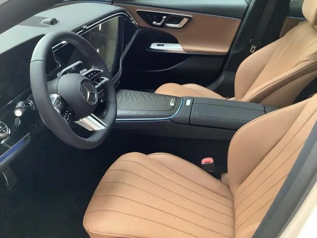 Mercedes-Benz E 200 AMG Line Sedan