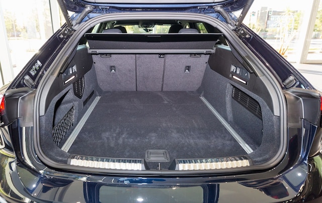 Audi A6 Avant Quattro S-Tronic