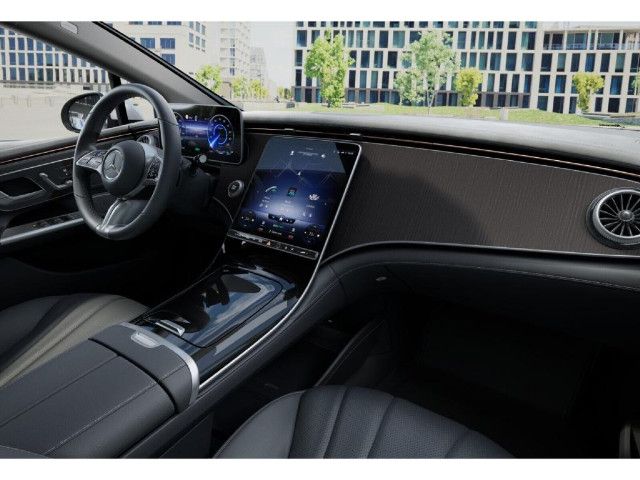 Mercedes-Benz EQE 300 Sedan