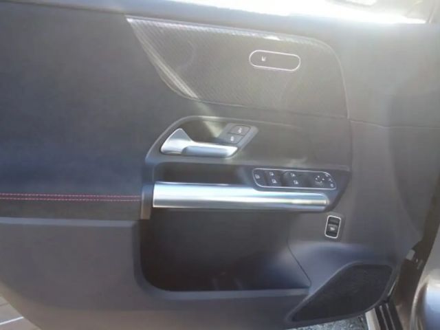 Mercedes-Benz B 220 4MATIC AMG Line