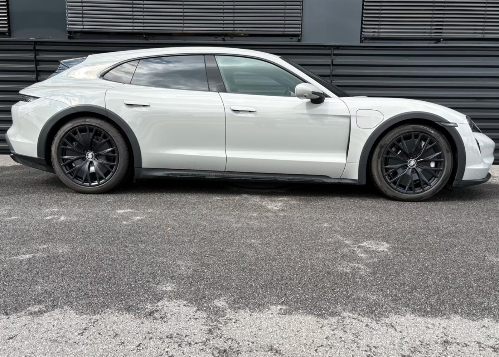 Porsche Taycan Cross Turismo Turbo