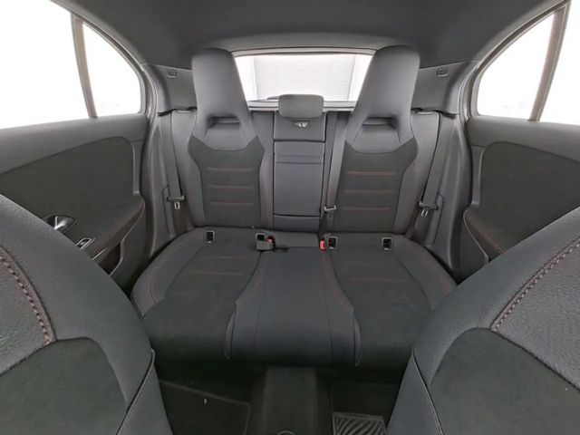 Mercedes-Benz A 180 AMG Line Premium