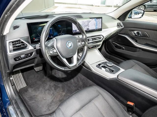 BMW 330 330e Touring