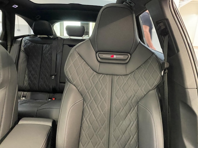 Audi A6 Avant Quattro S-Tronic