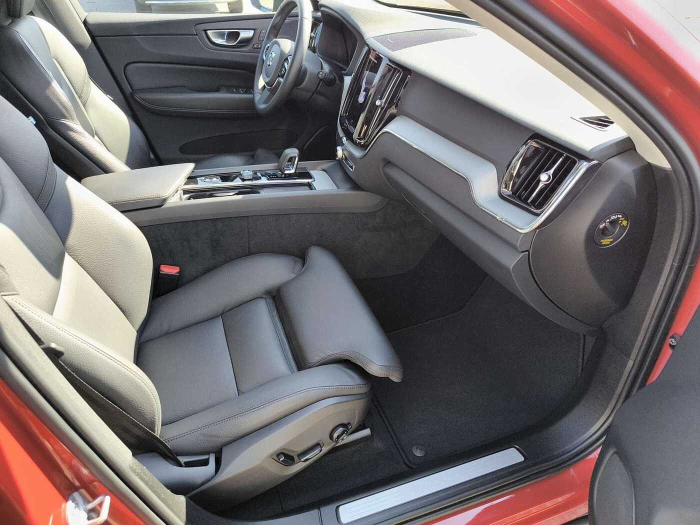 Volvo XC60 AWD Dark Plus