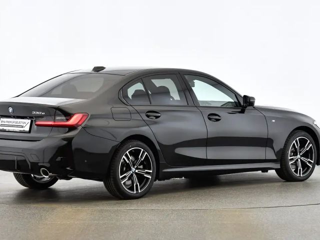 BMW 330 330e Sedan