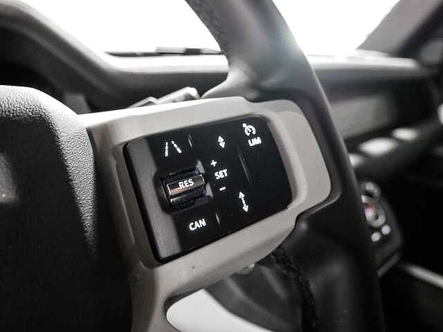 Land Rover Defender 110 Dynamic SE