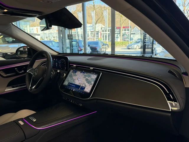 Mercedes-Benz E 200 AVANTGARDE Sedan