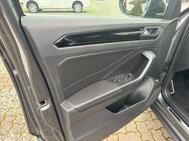 Volkswagen T-Roc 1.5 TSI DSG IQ.Drive R-Line