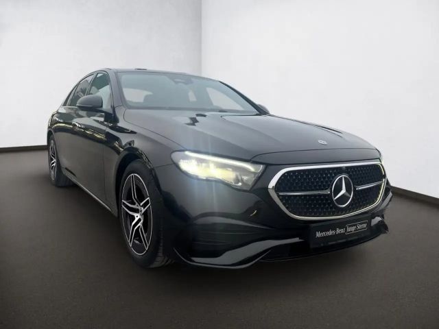 Mercedes-Benz E 220 AMG Line E 220 d Sedan