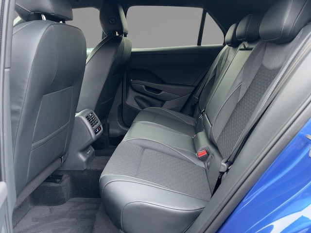Volkswagen T-Roc 1.5 eTSI DSG R-Line