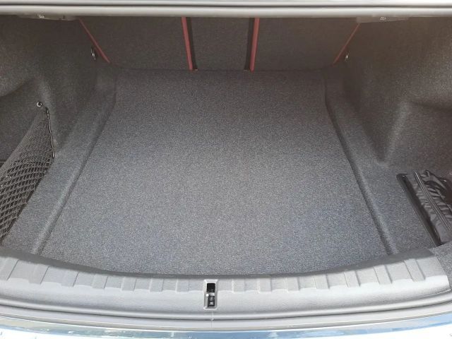 BMW 318 318i M-Sport Sedan