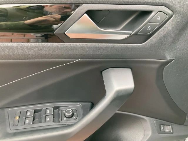 Volkswagen T-Roc 1.5 TSI DSG R-Line