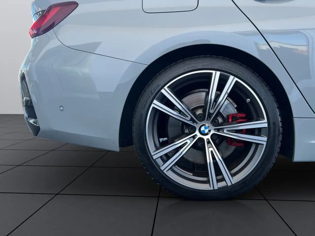 BMW 330 330d M-Sport Touring xDrive