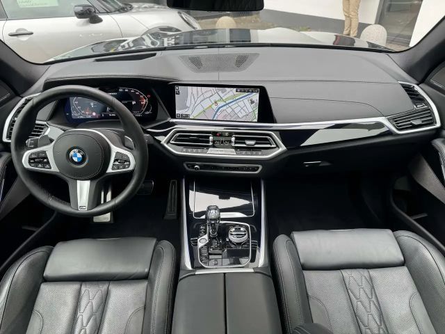 BMW X5 M50i