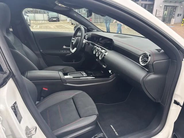 Mercedes-Benz CLA 200 AMG Line Shooting Brake