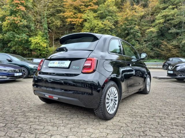 Fiat 500e Action