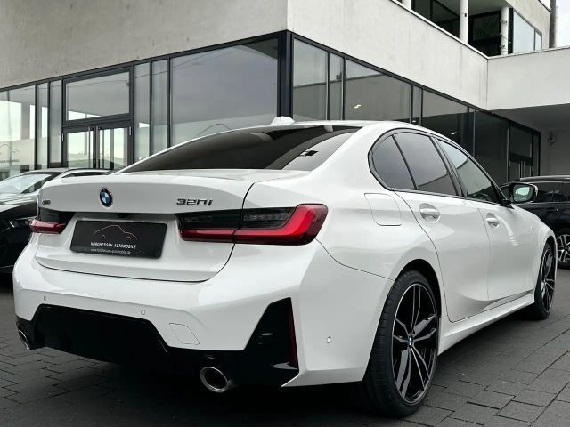 BMW 320 320i M-Sport Sedan xDrive
