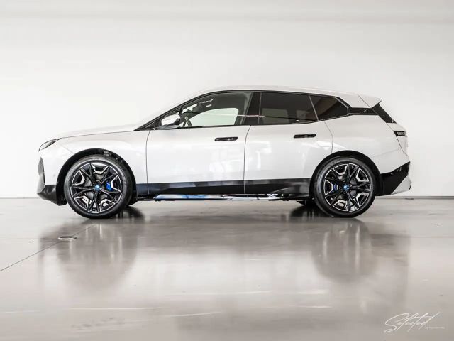 BMW iX xDrive
