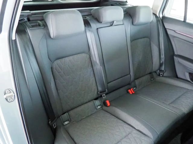 Volkswagen Golf 1.5 eTSI DSG Life Variant