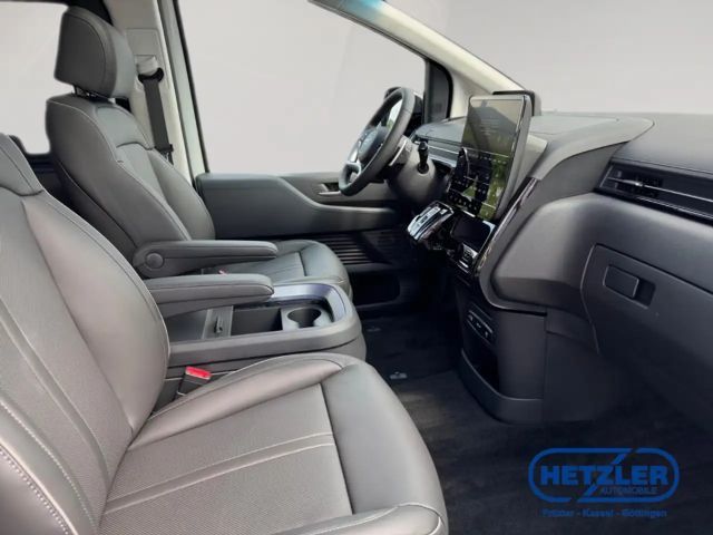 Hyundai Staria Signature