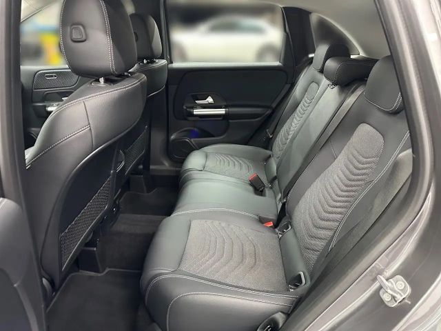 Mercedes-Benz B 200 Progressive Sedan