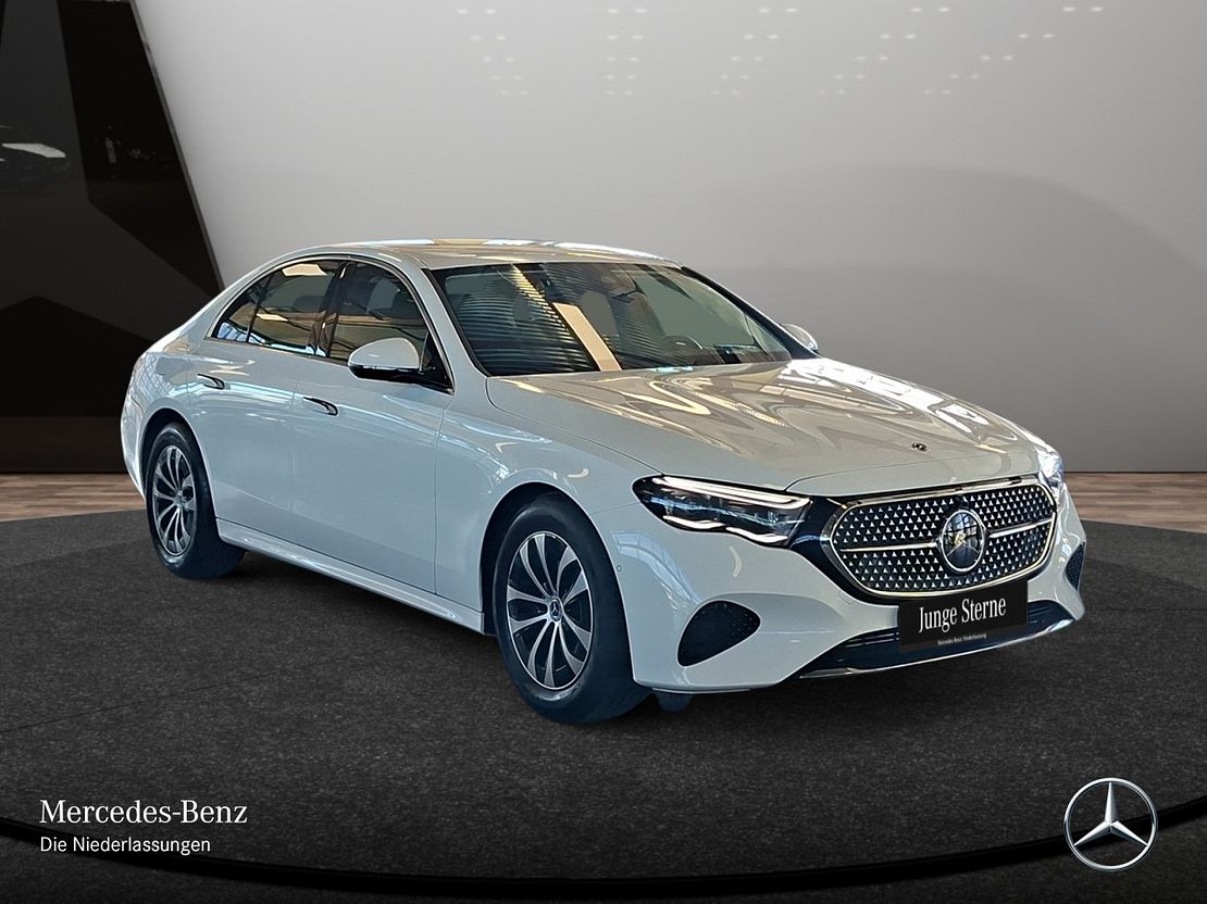 Mercedes-Benz E 200 Sedan