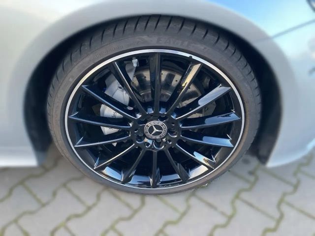 Mercedes-Benz E 220 AMG Line Cabriolet E 220 d