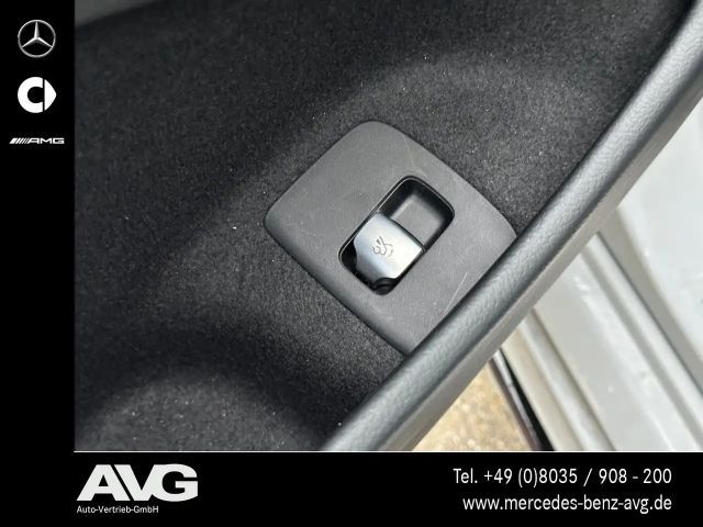 Mercedes-Benz E 220 AMG Line E 220 d Sedan